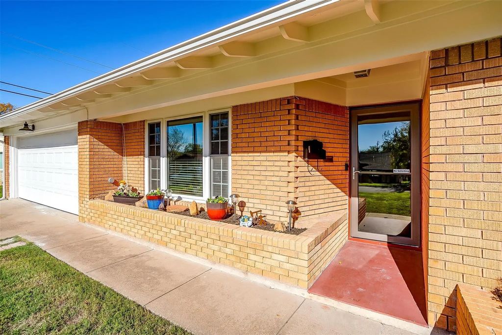 5805 Circular Drive, North Richland Hills