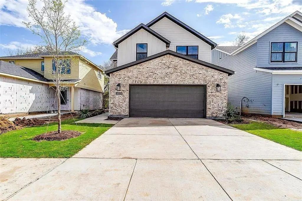 4524 Hogans Alley Drive, Arlington