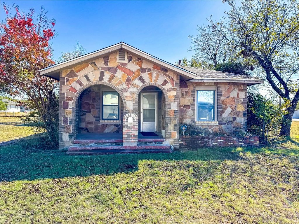 809 W 3rd Street, Cisco