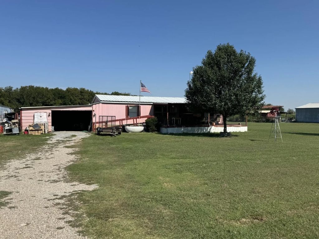 735 Hight Road, Waxahachie