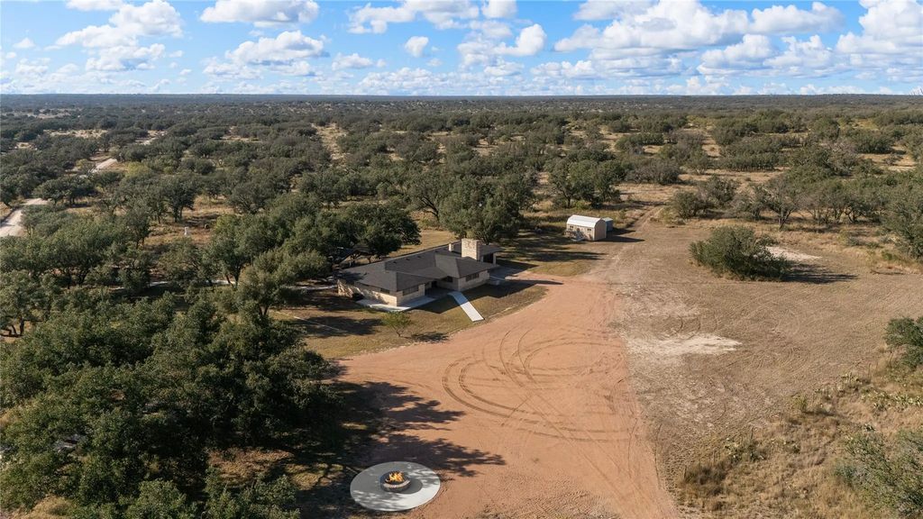 10652 Corbell Road, Menard