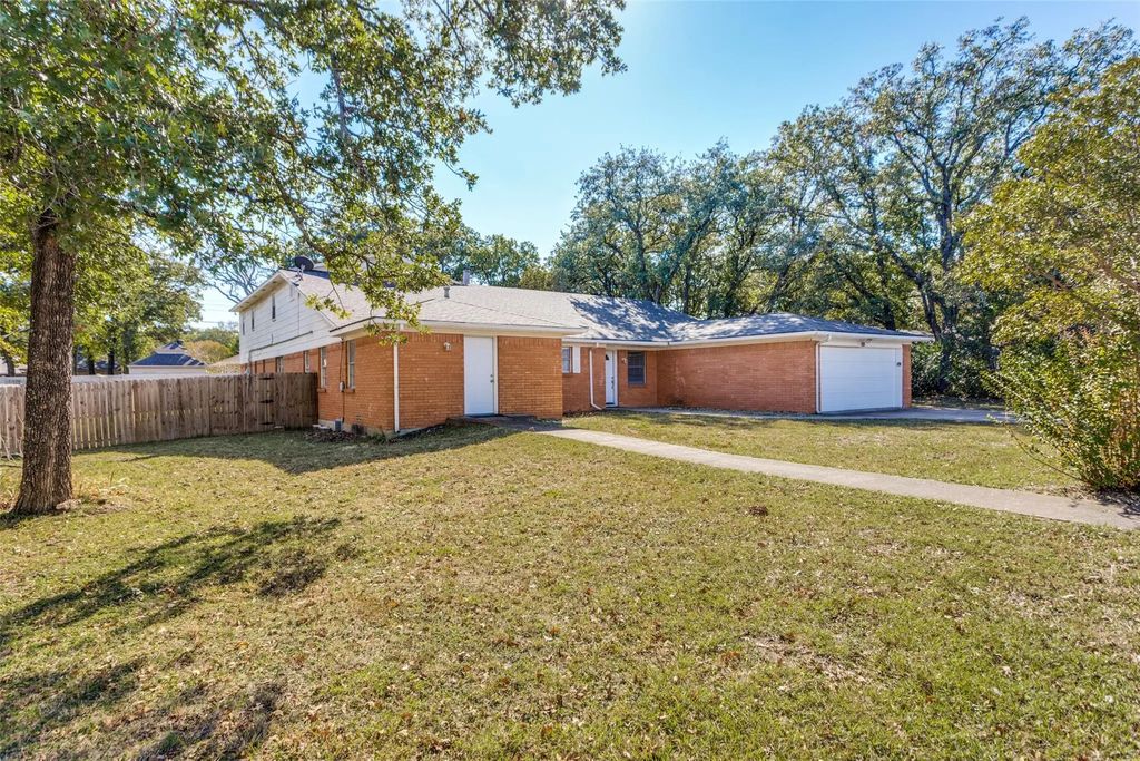 615 W Hillcrest Street, Keene