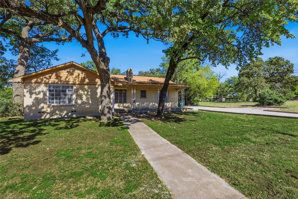 1822 W Hickory Street, Denton