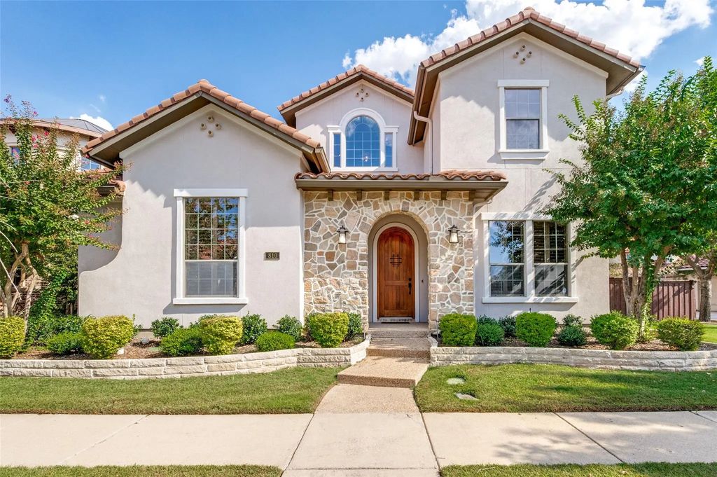 810 Redondo, Irving