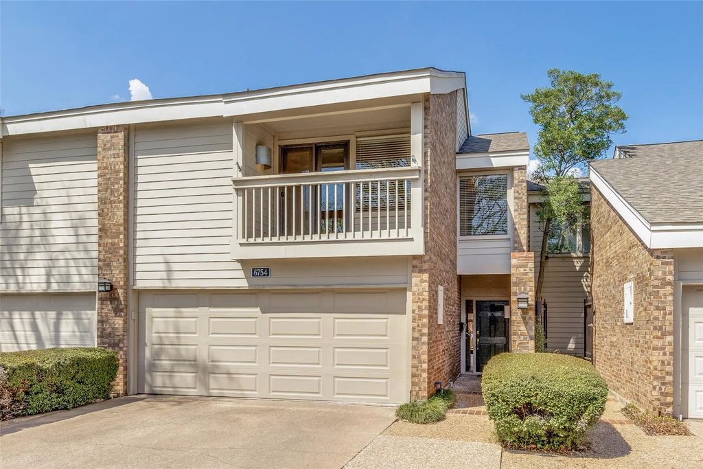 6754 E Northwest Highway, Dallas
