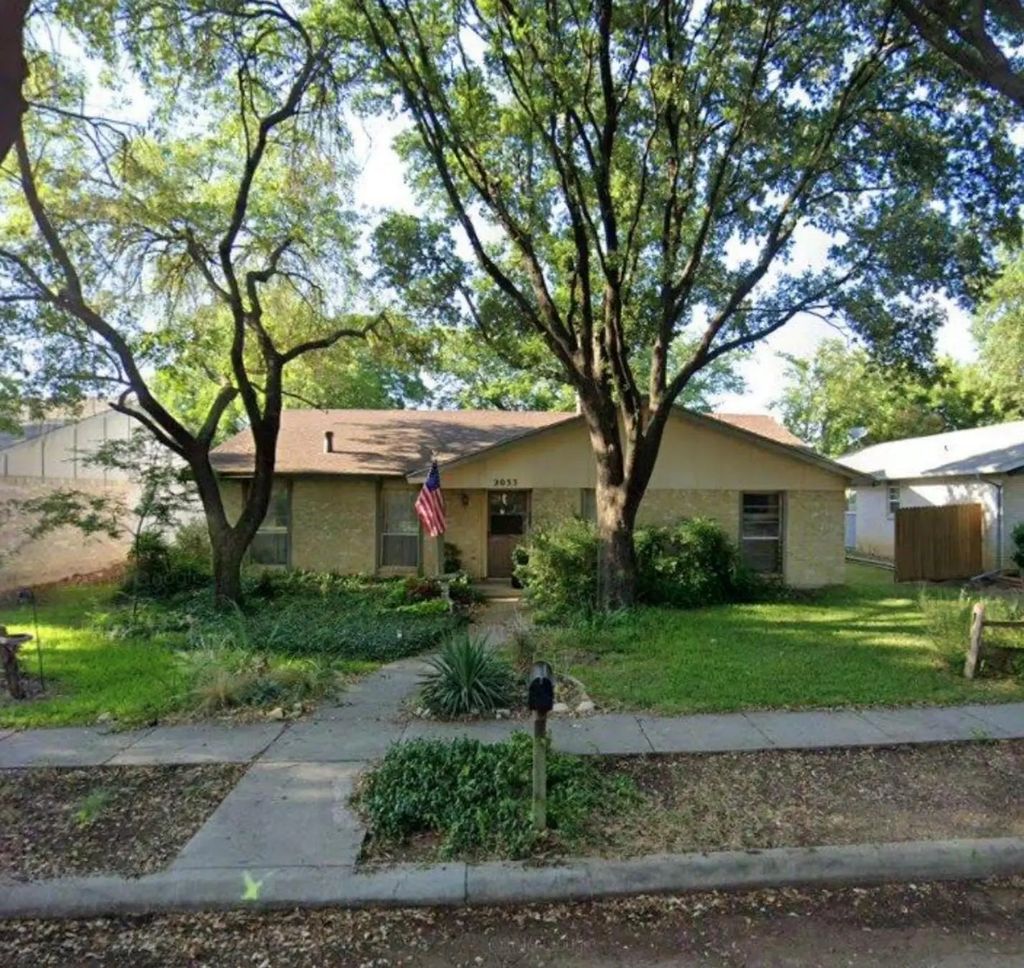 2033 Chatsworth Road, Carrollton