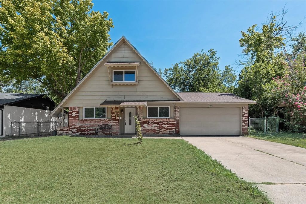 333 Lena Lane, Burleson