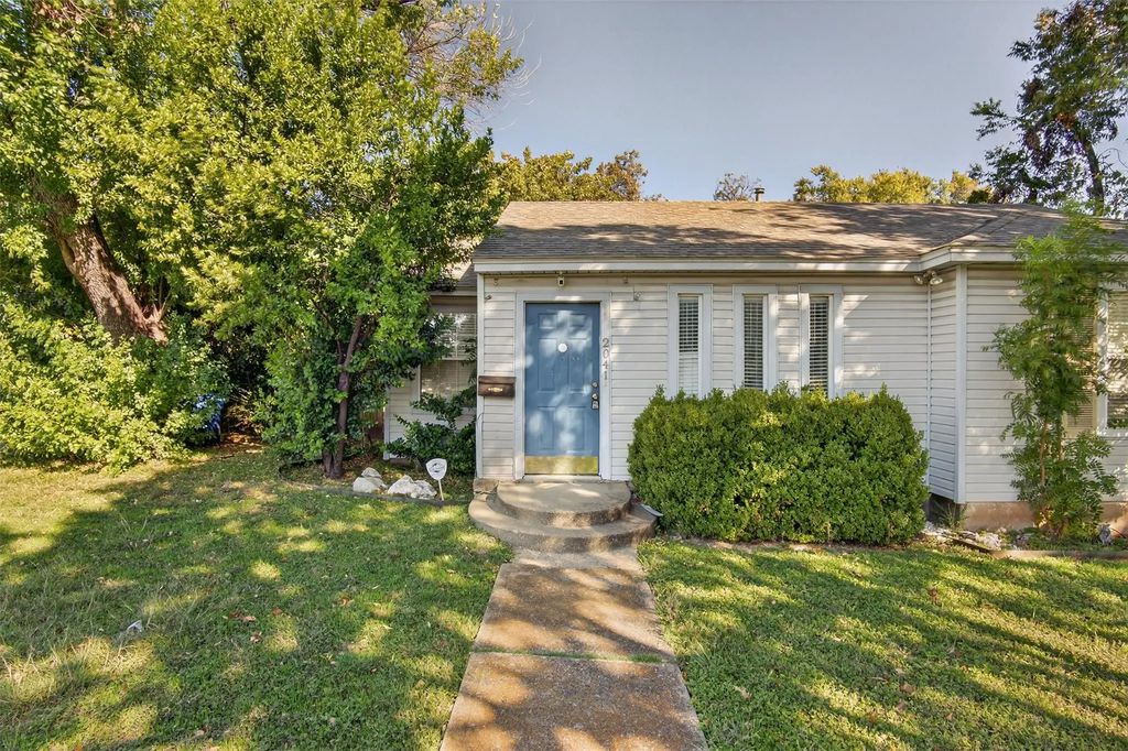 2041 W Colorado Boulevard, Dallas