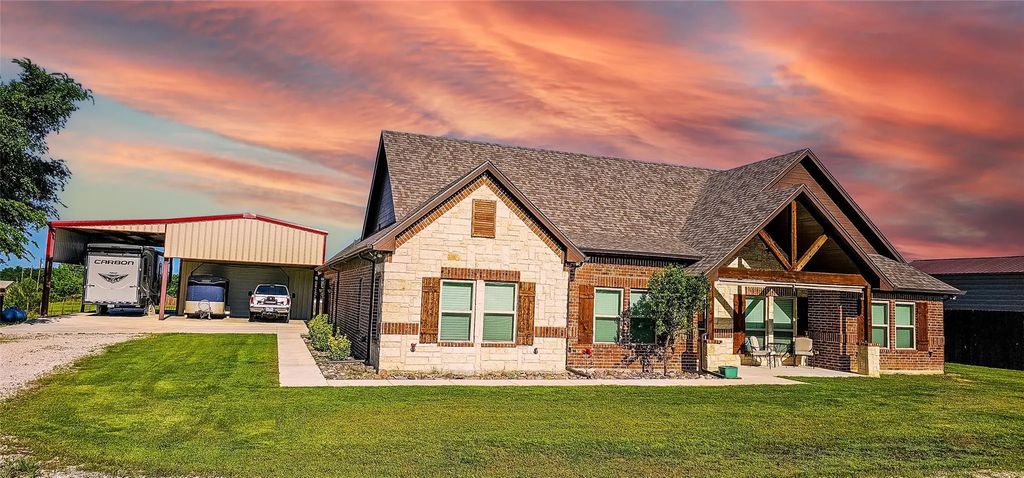 531 School House Road, Paradise