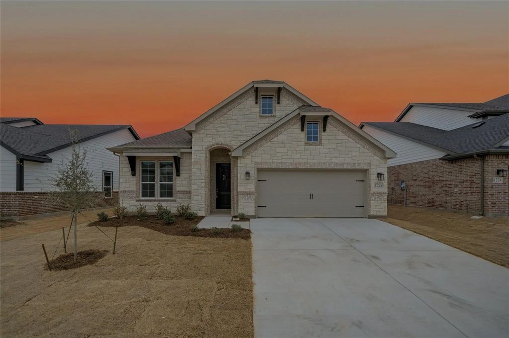 1228 Sabine River Lane, Springtown