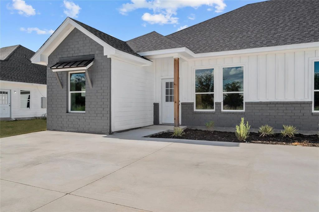109 Emerson Ln, Tolar