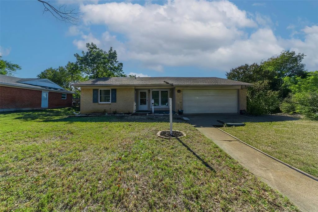 1818 Hillcrest Drive, Irving