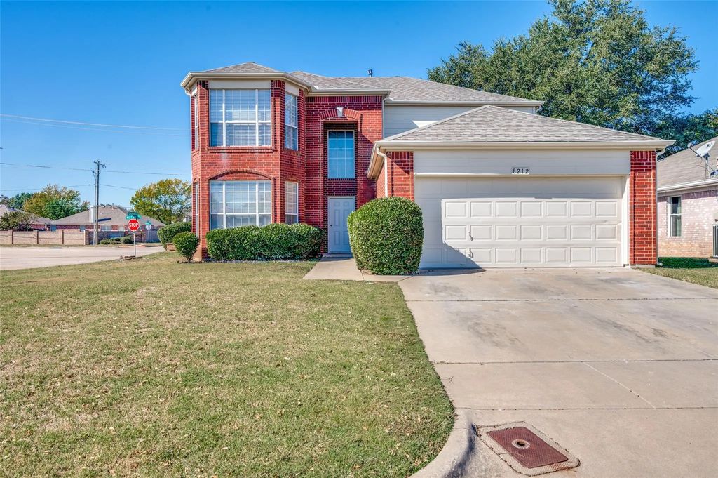 8212 Steamboat Court, Fort Worth