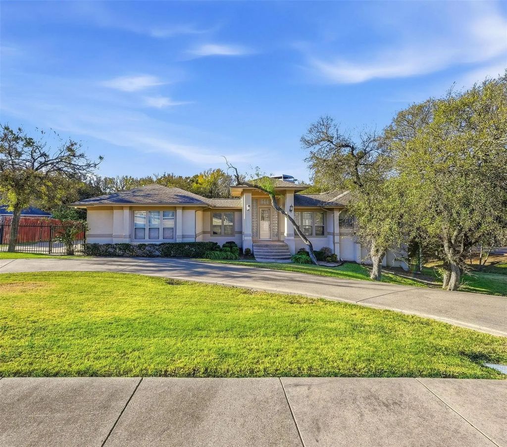 2218 Southern Oaks Drive, Cedar Hill