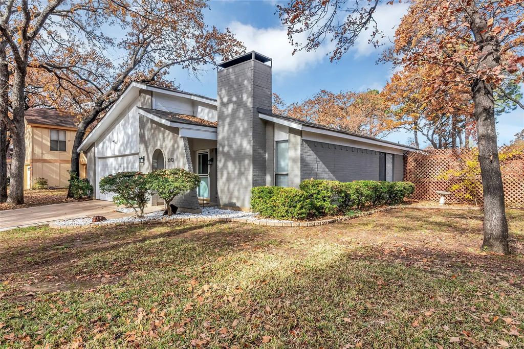 3013 Bent Tree Lane, Bedford
