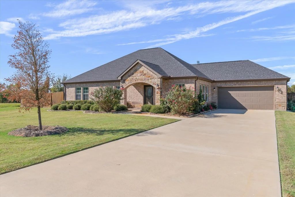 216 Private Road 8641, Canton