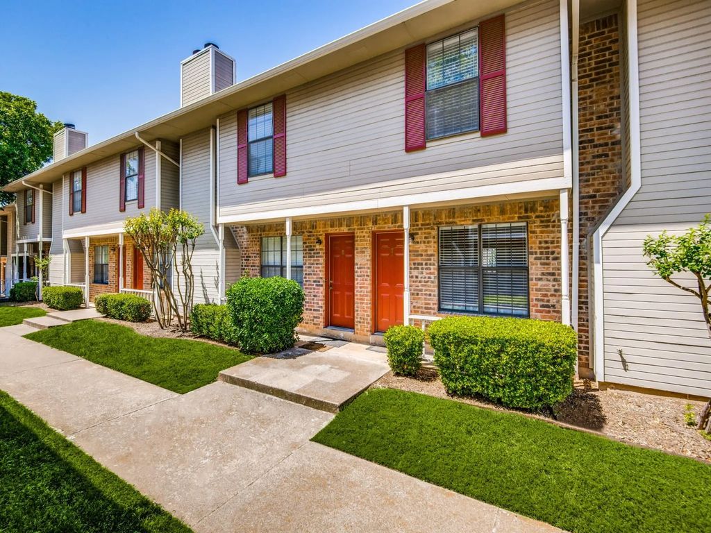 929 W Hickory Street A13, Denton