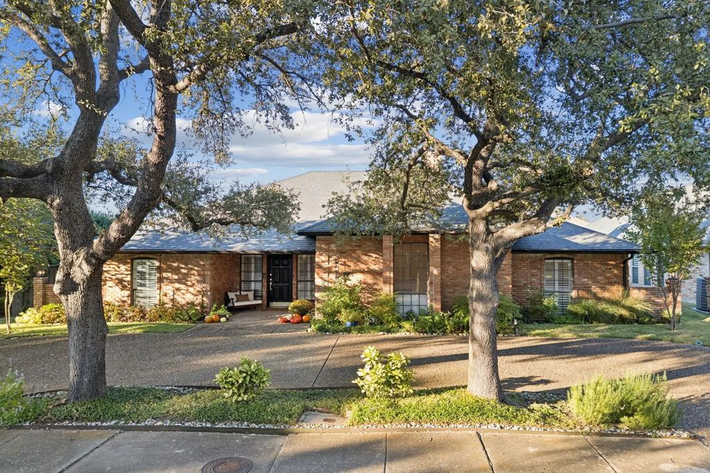 5723 Twin Brooks Drive, Dallas