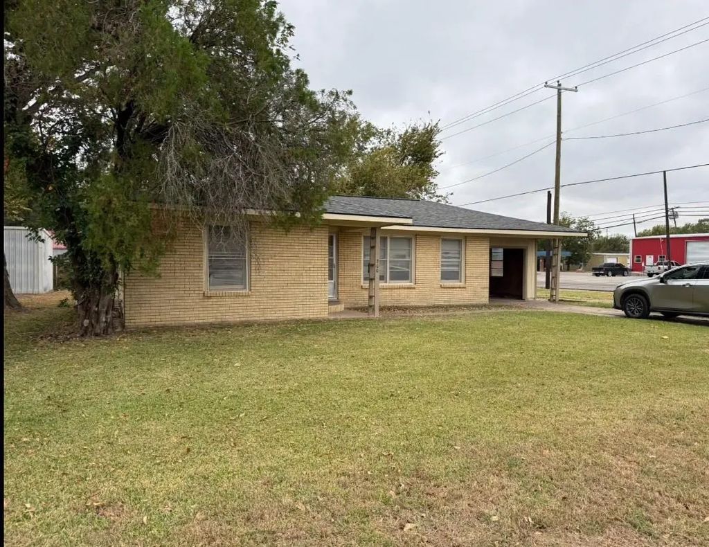 200 Victory Street, Bonham