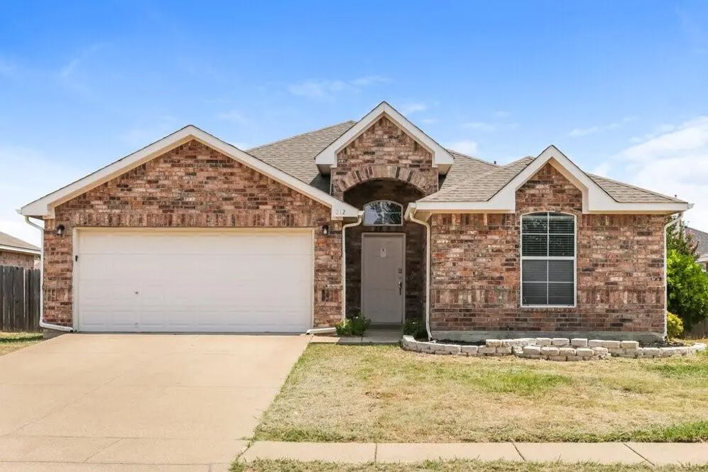 212 Arrowhead Drive, Burleson