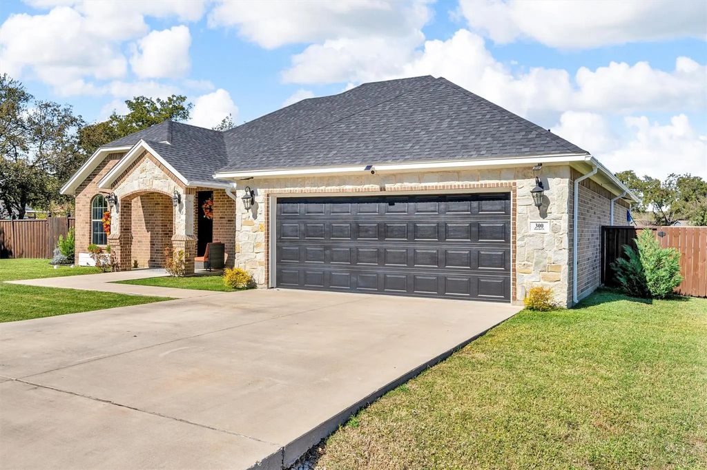 300 W Bell Street, Everman