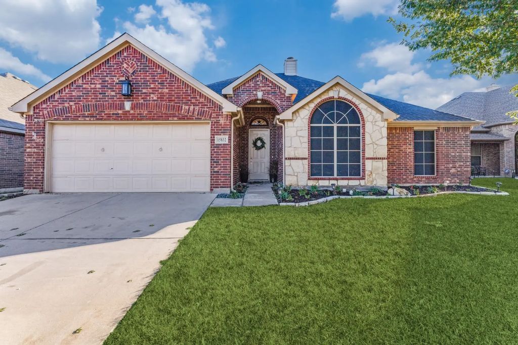 15832 Badger Creek Lane, Fort Worth