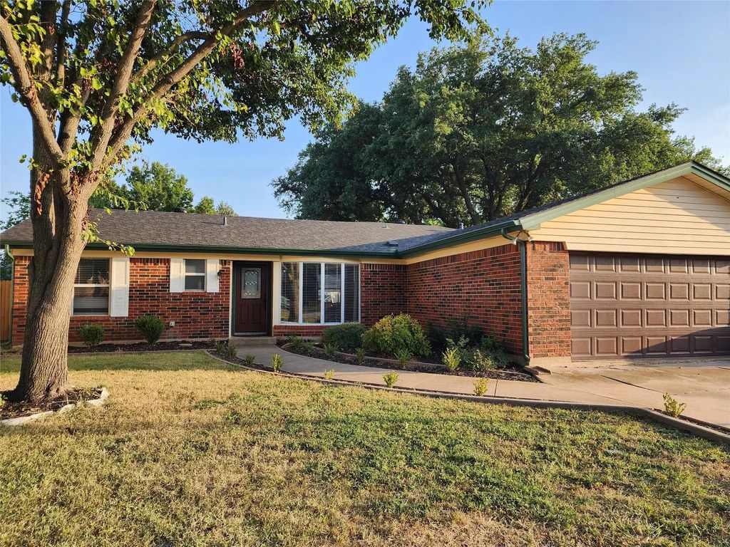 444 E Hill Street, Keller