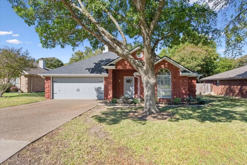 1815 Real Drive, Waco