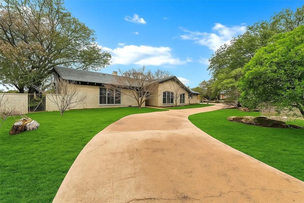 26 Bounty Road E, Benbrook