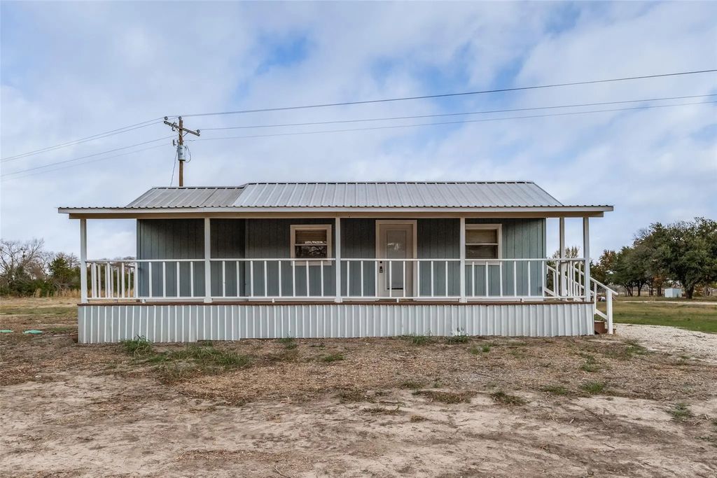 1250 County Road 4120, Bonham