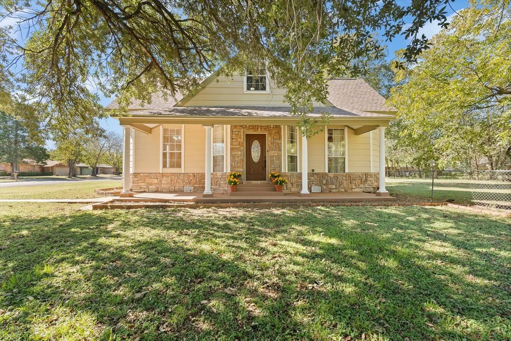 1006 Princeton Place, Cleburne