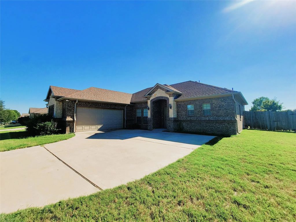 621 Marybeth Drive, Burleson