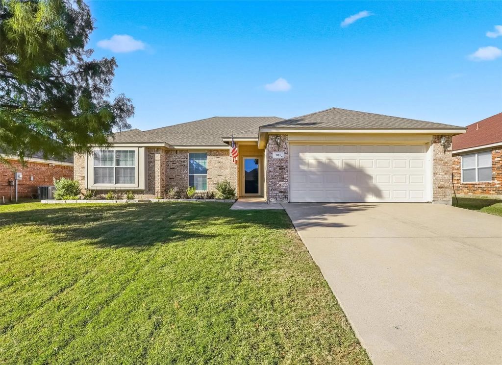 901 Sycamore Street, Burleson
