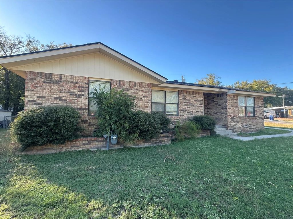 1500 S Cliff Street, Decatur