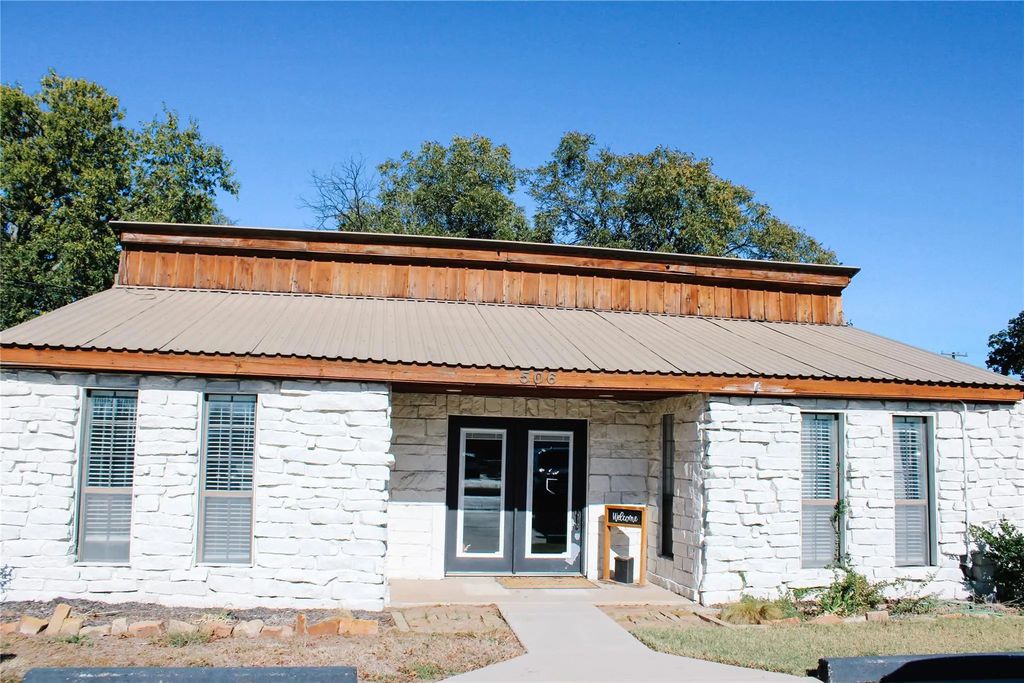 506 E Adams Street, Brownwood