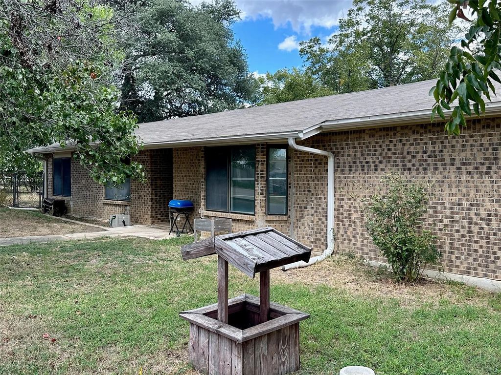 102 James Boulevard, Early