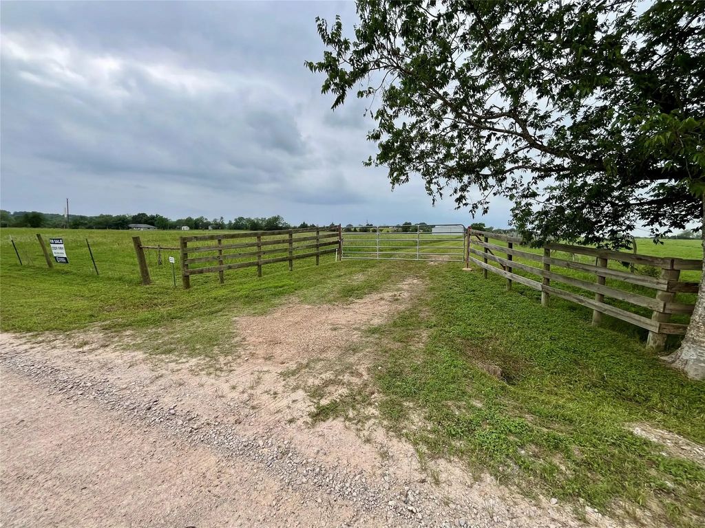 8573 Loop Road, Bellville