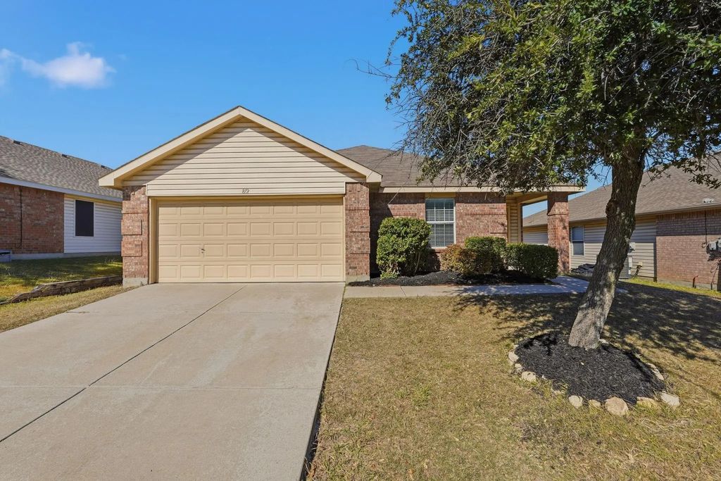 812 Poncho Lane, Fort Worth