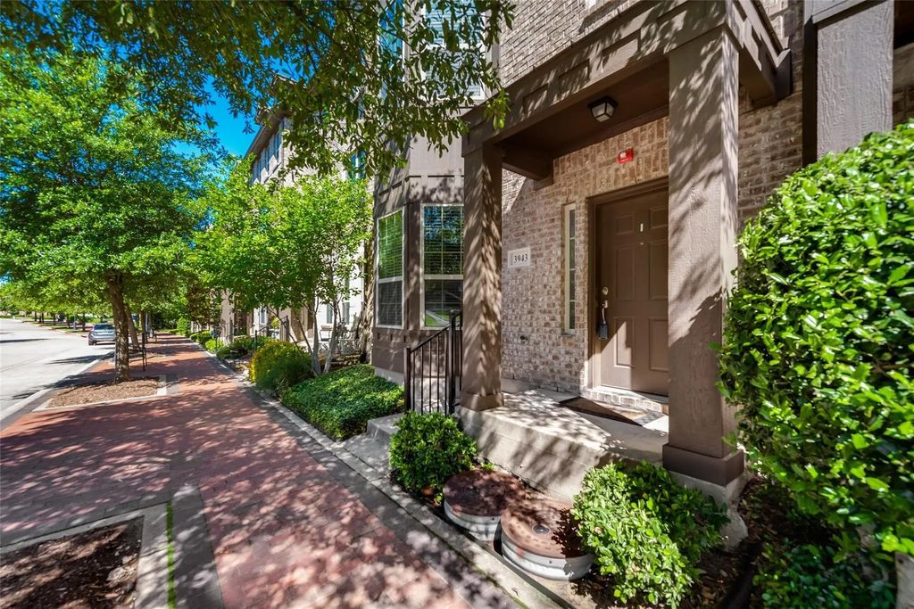 3943 Asbury Lane, Addison