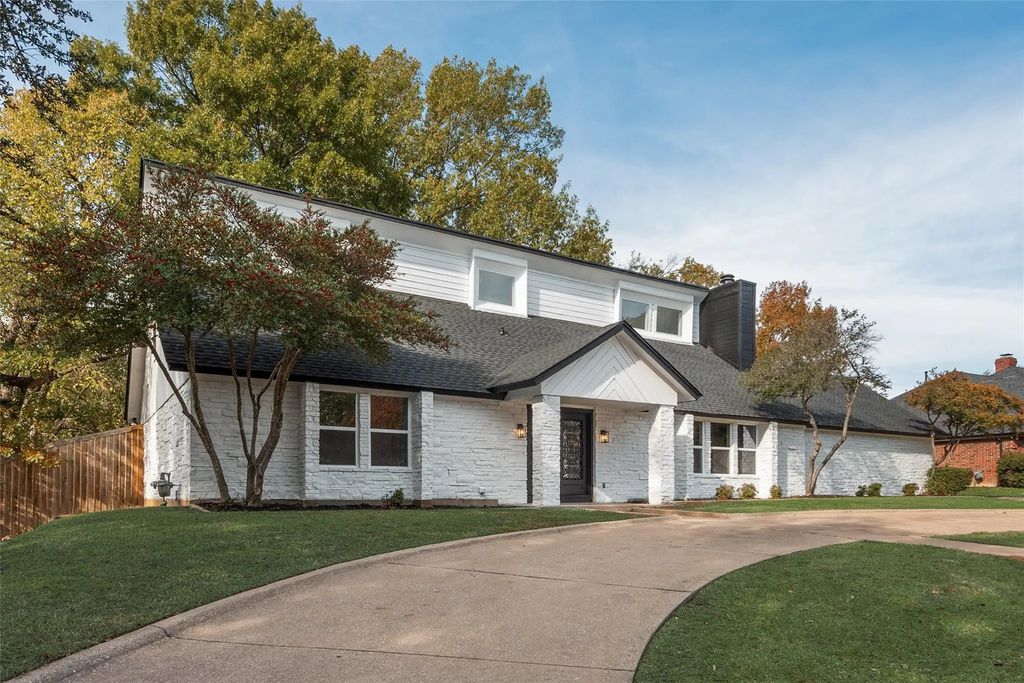 1205 Circle Lane, Bedford