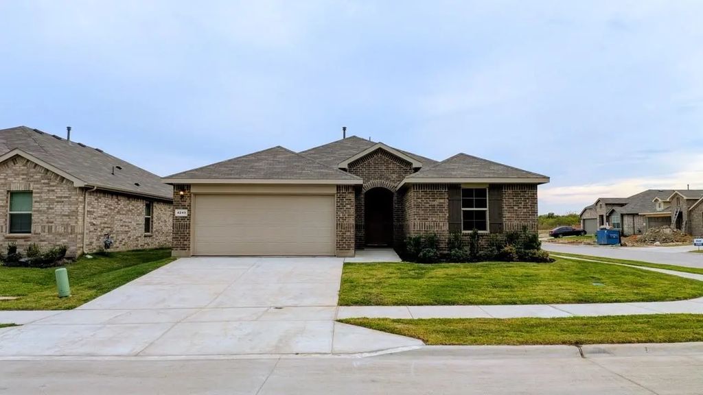 4249 Subtle Creek Lane, Fort Worth