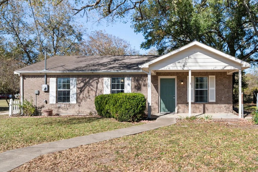 118 N 1st Street W, Dawson