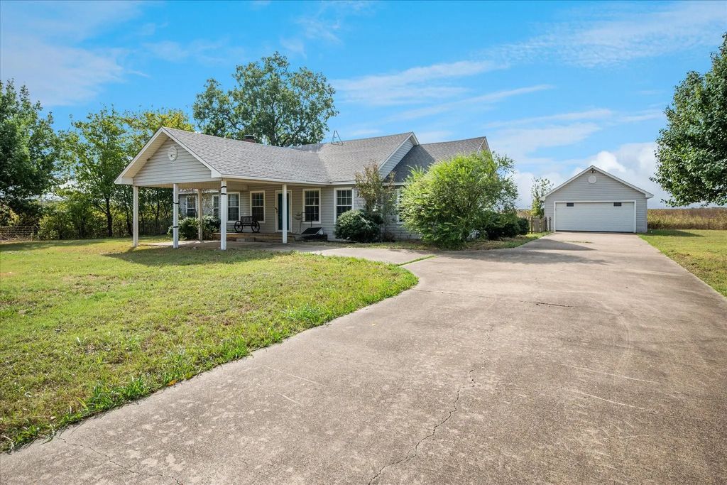 9828 County Road, Alvarado