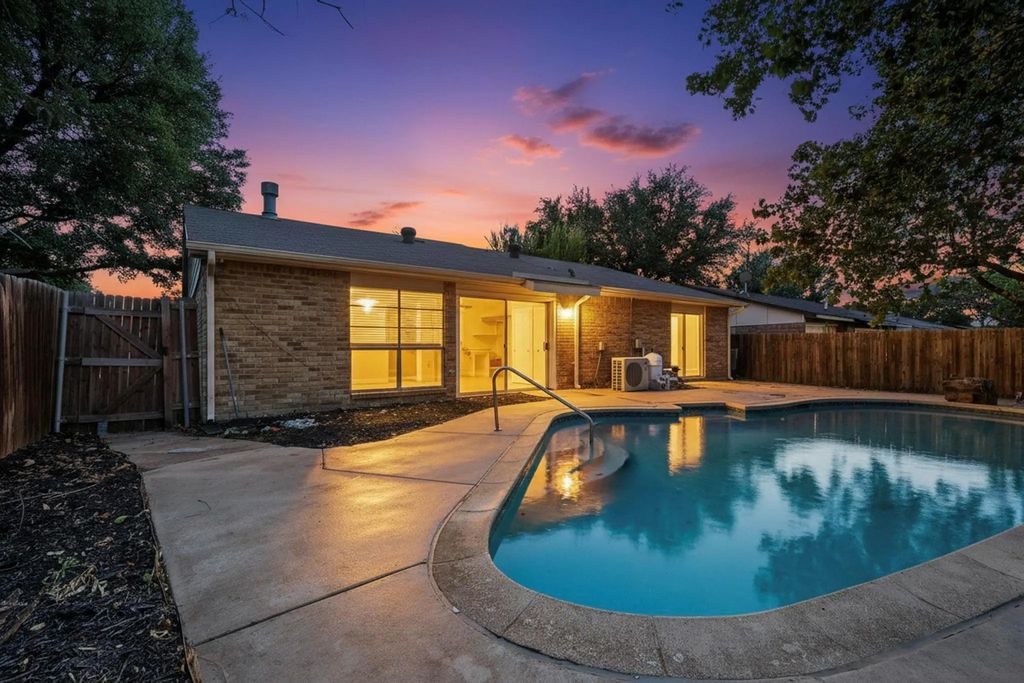 6407 Redwood Lane, Rowlett