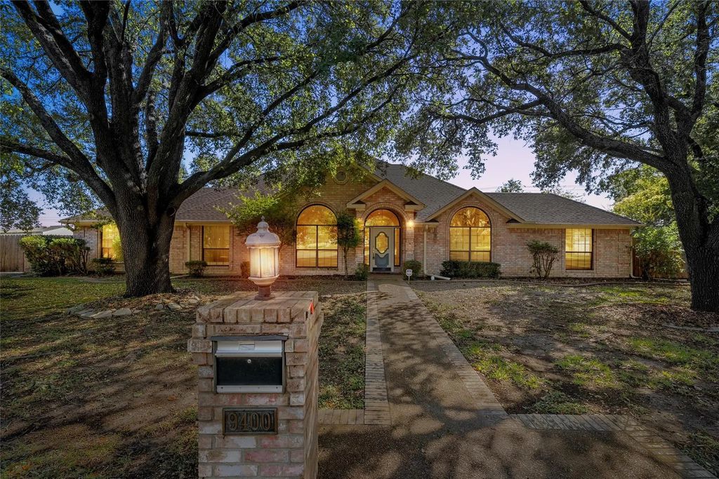 9400 Oak Hill Drive, Woodway