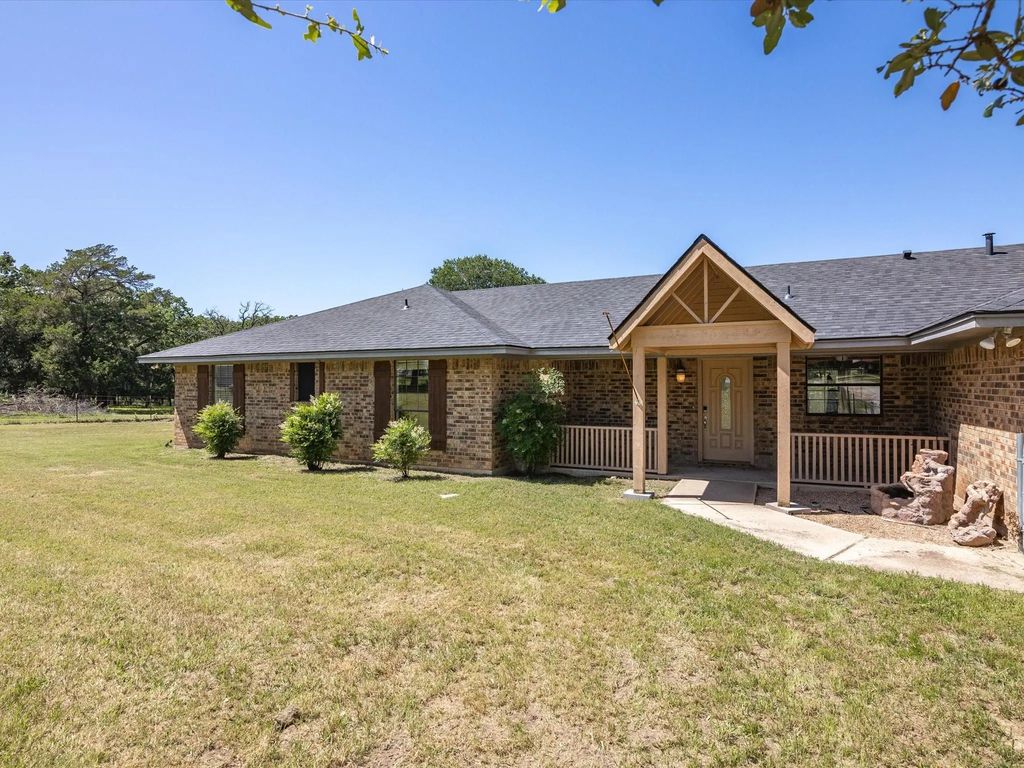 990 J E Woody Road, Springtown