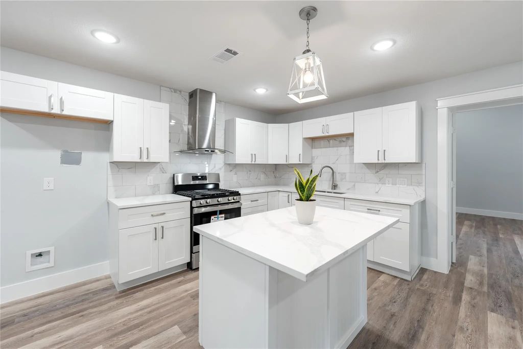 7469 Meadowcrest Drive, Fort Worth