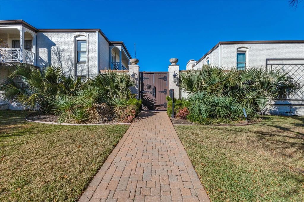 5911 E University Boulevard 104, Dallas