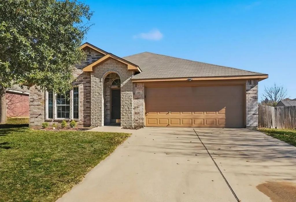 121 Kings Way Drive, Rhome