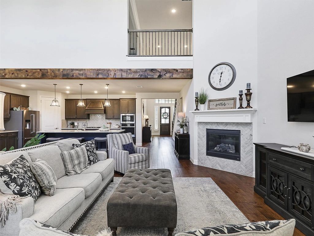 2204 Chippewa, Gunter